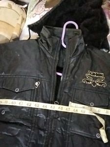 Stylish Black Puffer Jacket with Hood