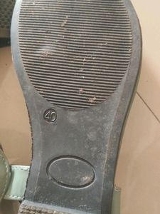 Popcorn Olive Green Sandals - Size 7