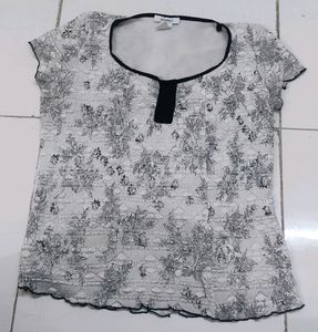 Beautiful White Top With Neck Detailing