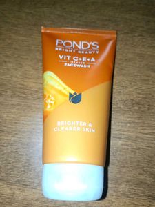 Pond's Vitamin C+E+A Face Wash