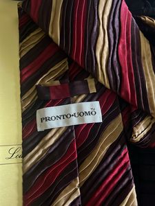Men’s silk tie beautifully crafted
