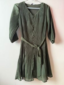 Chic Pleated Midi Dress with Belt