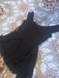 sleeveless sqaure neck side tie ruffle top in blac