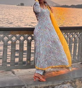 Elegant Floral Print Kurta Set with Dupatta