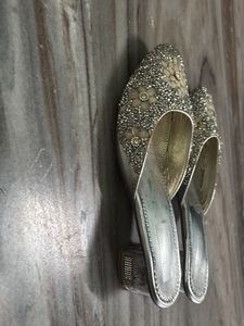Embellished Jutti Flats