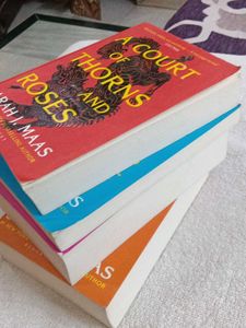 A Court of Thorns and Roses Set 4 Book