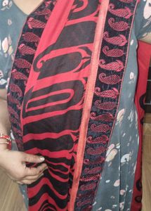 Red &amp; Black Patterned Saree