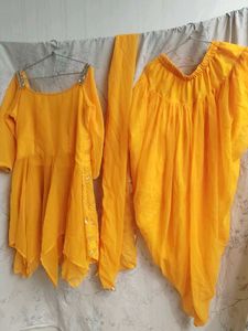 haldi outfit Yellow Kurta Set with Dupatta