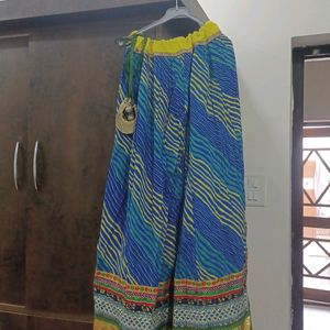 skirt cum ghagra lehariya with beautiful border n Latkan. never worn. best for navratri