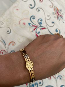 Elegant Gold Tone Bangle Bracelet