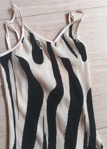 Chic Ribbed Zebra Print Maxi Dress