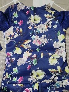 Elegant Floral Print Top with Lace Sleeves