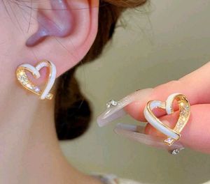 Chic Heart Earrings - Gold & White