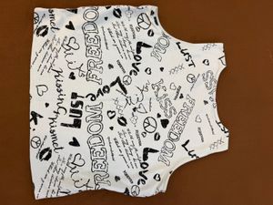 Graphic Print Sleeveless Top