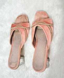 🎀 Elegant Pink Velvet Mules with Rhinestones 🥰