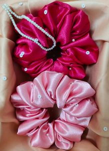 PINK 💗(2)Scrunchies