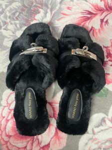 Light Weight Puffy Footwear