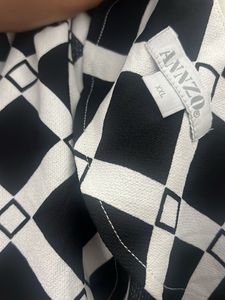 Black and White Geometric Print Top