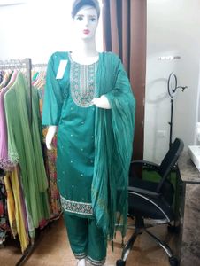 Elegant Green Embroidered Kurta Set