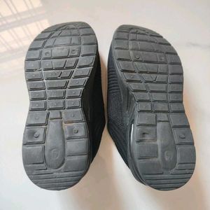 Comfortable Black Slip-On Knit Shoes