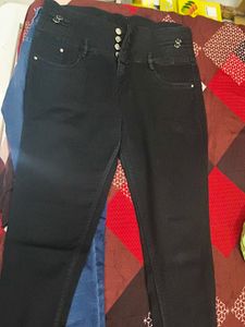2 Pairs of Women's Jeans