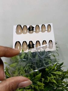 Black V-Tip Press-On Nails