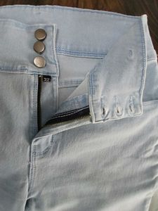 Light Wash High-Waisted Skinny Jeans😍👌