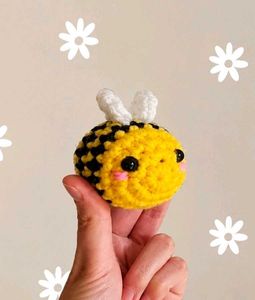 Cute Crochet Bee keychain(1 piece)