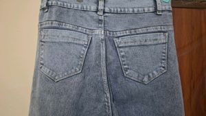 Light Grey Washed Straight-Leg Jeans 👖