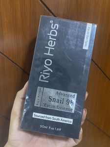 Riyo Herbs Snail Mucin Essence