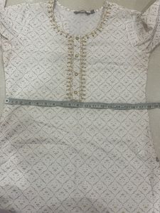 100% cotton Elegant White &amp; Gold Printed Kurta