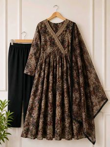 Elegant Floral Print Kurta Set with Dupatta
