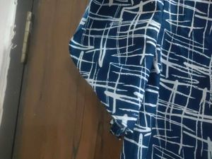 Stylish Blue &amp; White Printed Top medium size