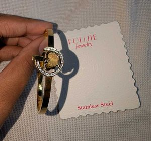 Chic Gold Butterfly Bangle Bracelet(Anti-tarnish)