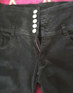 Classic Black High-Waisted Jeans