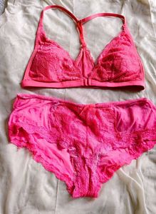 Coral Lace Bralette with beautiful brief 👍