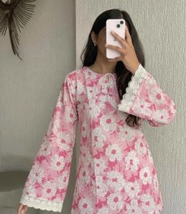 Floral Print Kurta with Lace Sleeves