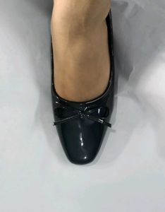 Shiny Black Ballet Flats with Bow