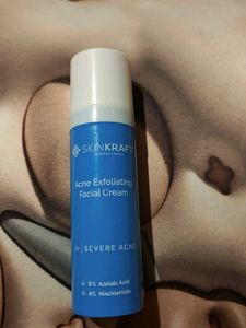 SkinKraft Acne Exfoliating Facial Cream