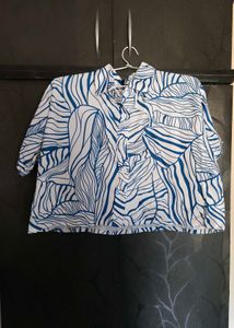 Blue &amp; White Abstract Leaf Print Cropped Shirt
