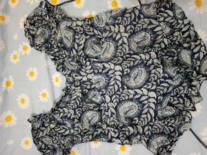 Stylish Paisley Print Crop Top