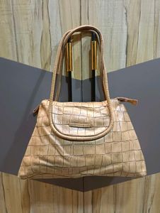 Stylish Croc-Embossed Shoulder Bag