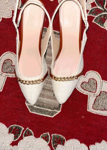 Chic Chain Detail Pointed heels