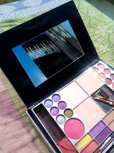 TAILAI MEI Four in One Makeup Kit