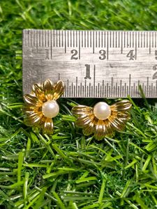 Elegant Flower Pearl Earrings Set of 2