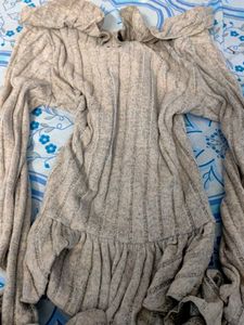 dreamy ruffled knit V-deep neck top 𐙚