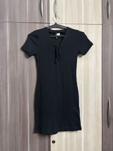 16 H&M Ribbed Lace-Up Dress