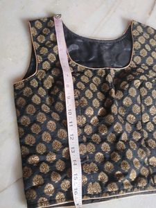 Brocket Back Crop Top