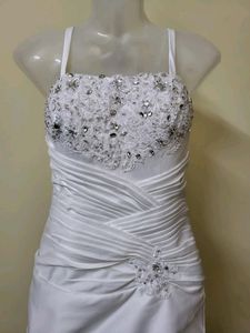 Elegant gown with white inner