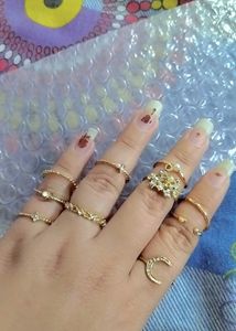 Gold Tone Rhinestone Ring Set